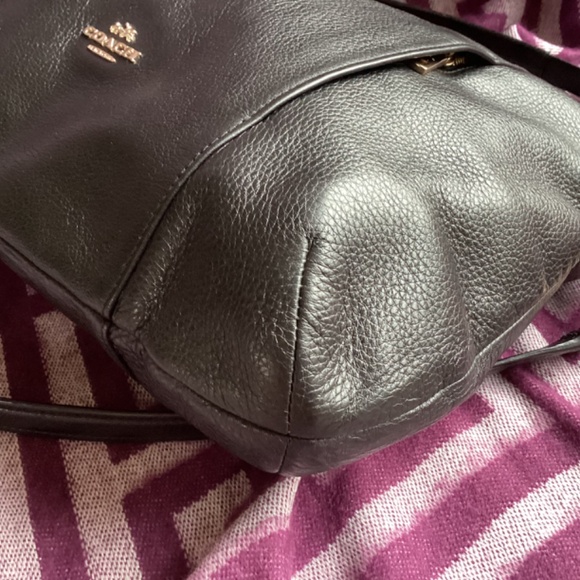 Authentic Black Leather Isabella Coach Handbag - Picture 5 of 10